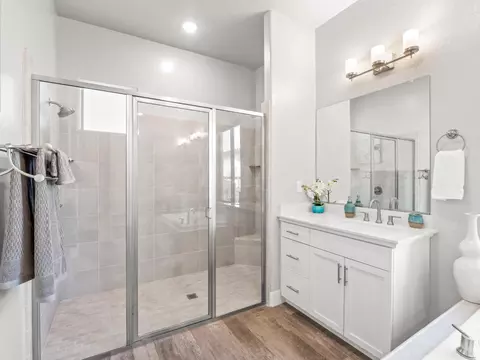 Bath - 1734 N Park Ave, Clovis, CA 93619 photo 6 of 8