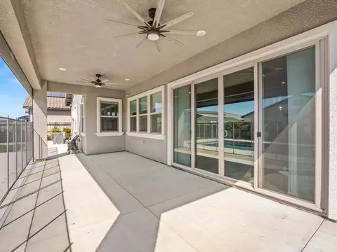 Exterior - 1734 N Park Ave, Clovis, CA 93619 photo 4 of 11