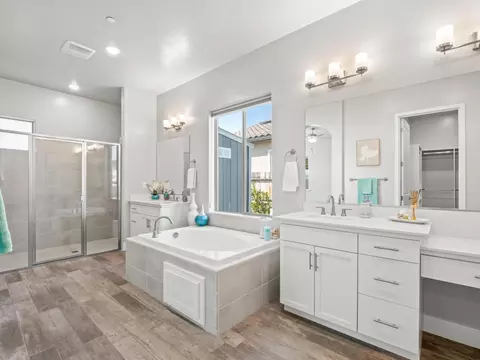 Bath - 1734 N Park Ave, Clovis, CA 93619 photo 5 of 8