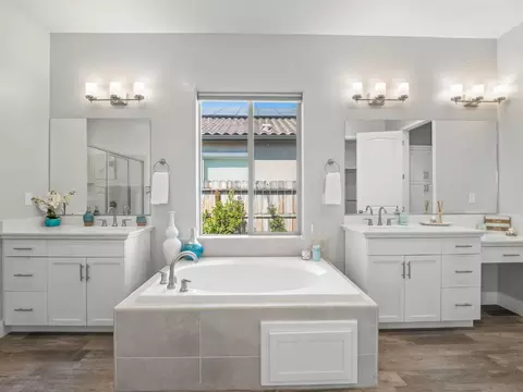 Bath - 1734 N Park Ave, Clovis, CA 93619 photo 4 of 8