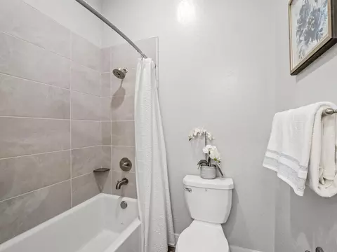 Bath - 1734 N Park Ave, Clovis, CA 93619 photo 3 of 8