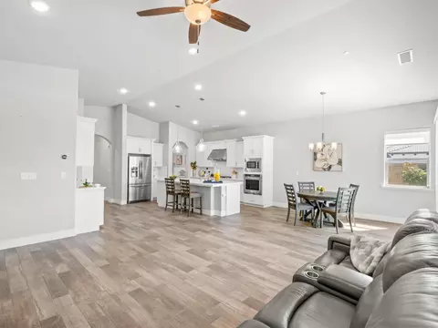Entry Way - 1734 N Park Ave, Clovis, CA 93619 photo 10 of 11