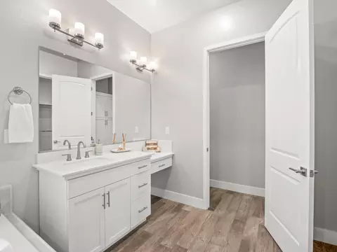 Bath - 1734 N Park Ave, Clovis, CA 93619 photo 7 of 8