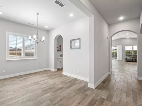 Entry Way - 1734 N Park Ave, Clovis, CA 93619 photo 2 of 11