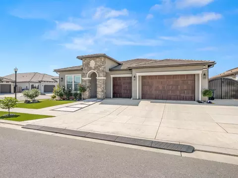 Exterior - 1734 N Park Ave, Clovis, CA 93619 photo 2 of 11