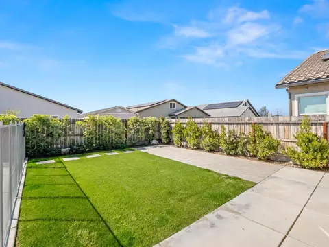 Exterior - 1734 N Park Ave, Clovis, CA 93619 photo 11 of 11