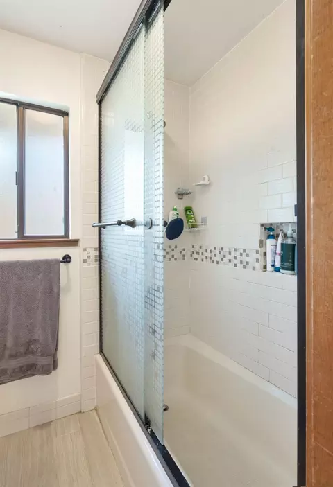 Bath - 27033 El Macero Dr, El Macero, CA 95618 photo 4 of 5