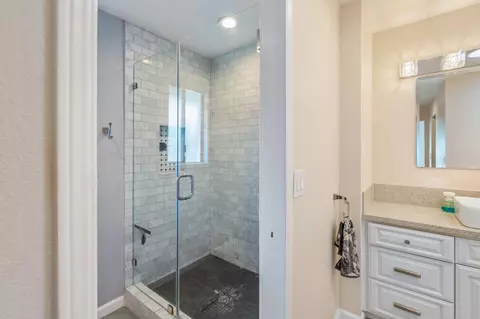 Bath - 27033 El Macero Dr, El Macero, CA 95618 photo 2 of 5
