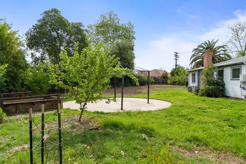 Exterior - 4204 Abraham Way, Carmichael, CA 95608 photo 16 of 18
