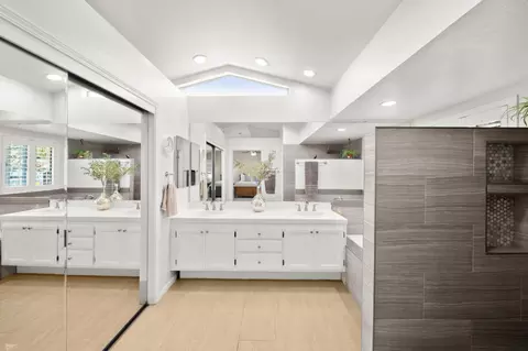 Bath - 5820 Devon Dr, Rocklin, CA 95765 photo 5 of 7