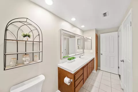 Bath - 5820 Devon Dr, Rocklin, CA 95765 photo 2 of 7