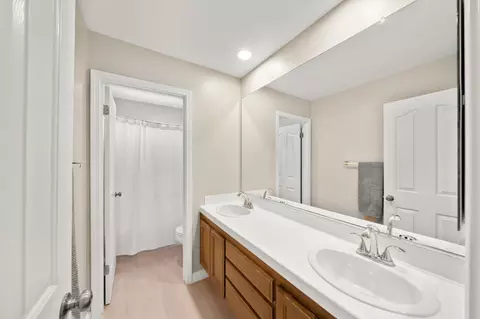 Bath - 5820 Devon Dr, Rocklin, CA 95765 photo 3 of 7