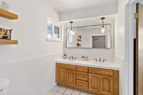 Bath - 2032 Mission Ave, Carmichael, CA 95608 photo 1 of 4