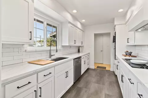 Kitchen - 2032 Mission Ave, Carmichael, CA 95608 photo 3 of 6