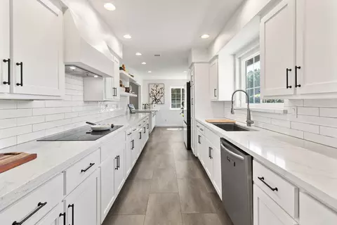Kitchen - 2032 Mission Ave, Carmichael, CA 95608 photo 5 of 6