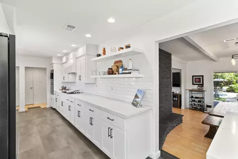 Entry Way - 2032 Mission Ave, Carmichael, CA 95608 photo 3 of 3