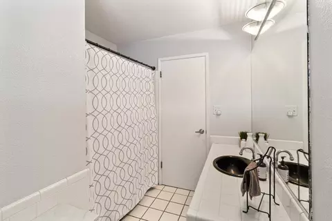Bath - 2032 Mission Ave, Carmichael, CA 95608 photo 4 of 4