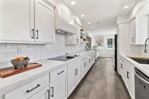 Kitchen - 2032 Mission Ave, Carmichael, CA 95608 photo 4 of 6