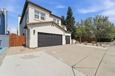 Exterior - 3417 Hillglen Ave, Modesto, CA 95355 photo 2 of 15