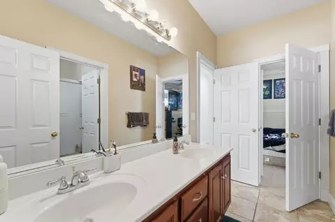 Bath - 3417 Hillglen Ave, Modesto, CA 95355 photo 3 of 3