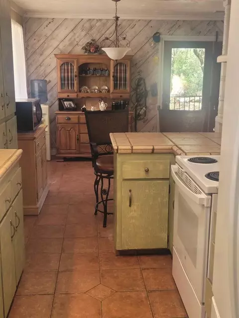 Kitchen - 3091 Sand Ridge Rd, Placerville, CA 95667 photo 3 of 4