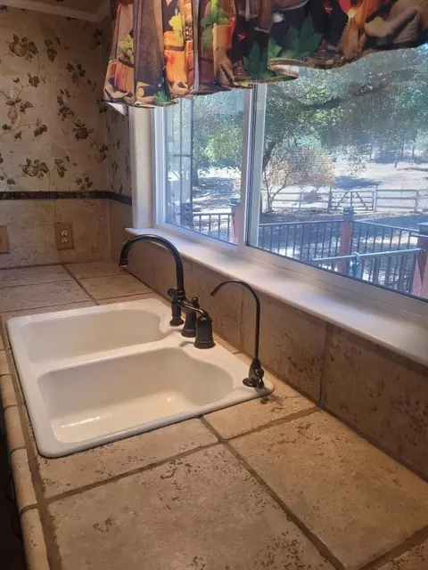 Kitchen - 3091 Sand Ridge Rd, Placerville, CA 95667 photo 2 of 4