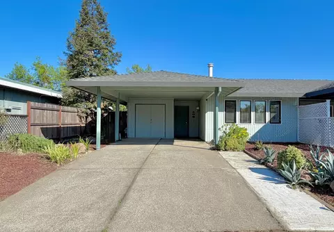 103 Grande Ave, Davis, CA 95616