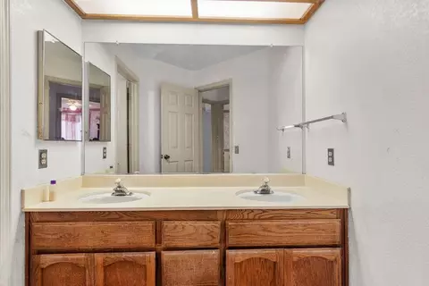 Bath - 50 S Hickory Ave, Tracy, CA 95376 photo 6 of 7