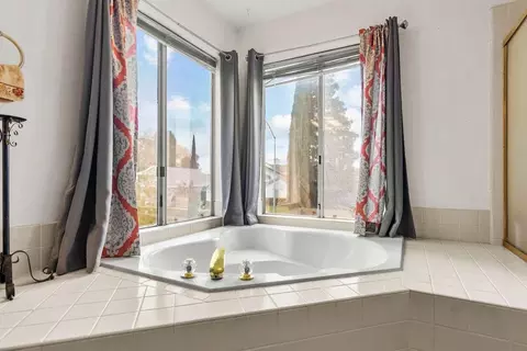 Bath - 50 S Hickory Ave, Tracy, CA 95376 photo 4 of 7
