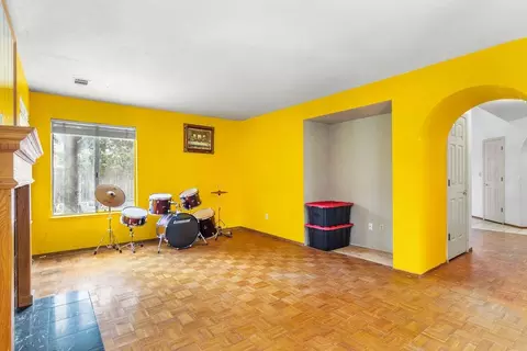 Living - 50 S Hickory Ave, Tracy, CA 95376 photo 3 of 4