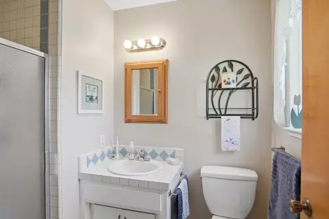 Bath - 647 Ward Ave, Patterson, CA 95363 photo 2 of 2