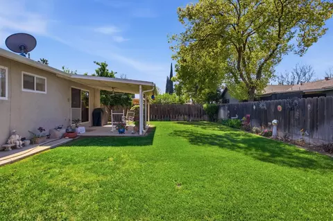 Exterior - 647 Ward Ave, Patterson, CA 95363 photo 5 of 6