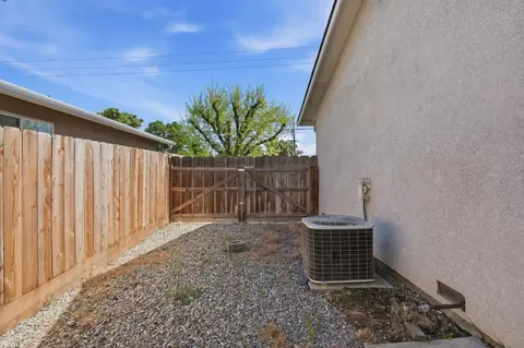 Exterior - 647 Ward Ave, Patterson, CA 95363 photo 6 of 6
