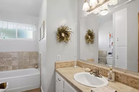 Bath - 647 Ward Ave, Patterson, CA 95363 photo 1 of 2