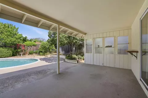 Exterior - 6319 Saint James Dr, Carmichael, CA 95608 photo 4 of 13
