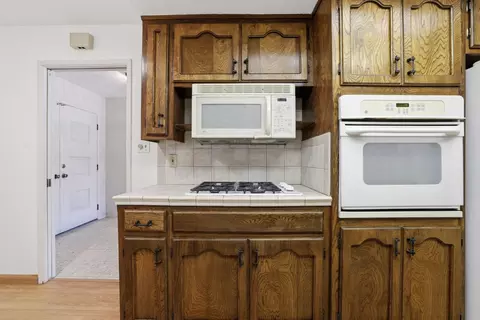 Kitchen - 6319 Saint James Dr, Carmichael, CA 95608 photo 3 of 6