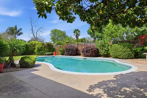 Exterior - 6319 Saint James Dr, Carmichael, CA 95608 photo 13 of 13