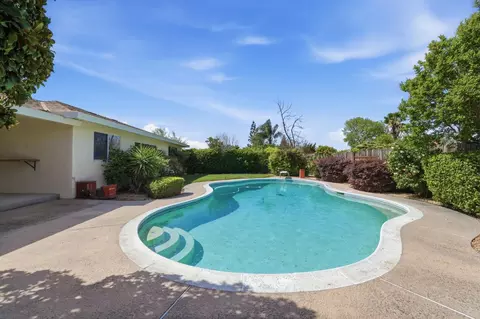 Exterior - 6319 Saint James Dr, Carmichael, CA 95608 photo 6 of 13