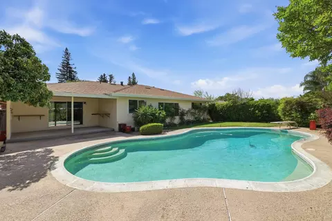 Exterior - 6319 Saint James Dr, Carmichael, CA 95608 photo 7 of 13