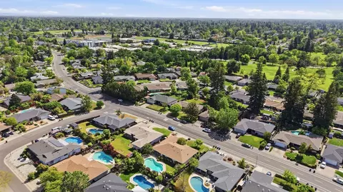 View/Area - 6319 Saint James Dr, Carmichael, CA 95608 photo 4 of 7