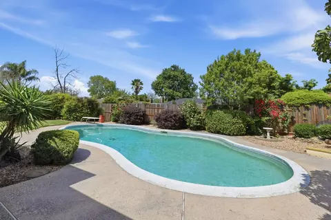 Exterior - 6319 Saint James Dr, Carmichael, CA 95608 photo 5 of 13