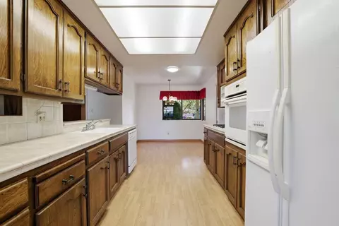 Kitchen - 6319 Saint James Dr, Carmichael, CA 95608 photo 4 of 6