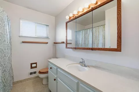 Bath - 6319 Saint James Dr, Carmichael, CA 95608 photo 3 of 3