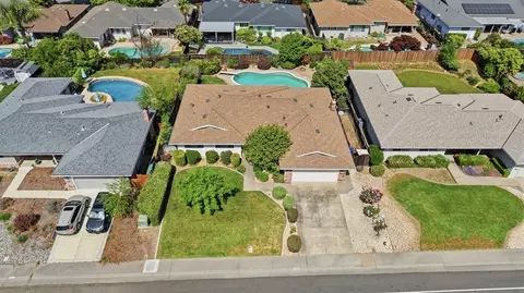 View/Area - 6319 Saint James Dr, Carmichael, CA 95608 photo 1 of 7