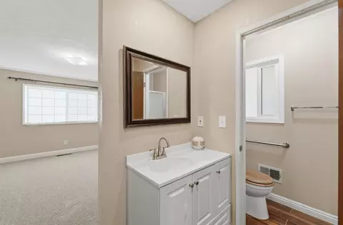 Bath - 1509 Maplehill Rd, Modesto, CA 95350 photo 3 of 4