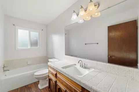 Bath - 1509 Maplehill Rd, Modesto, CA 95350 photo 1 of 4