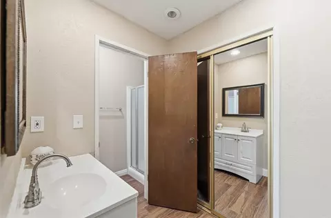 Bath - 1509 Maplehill Rd, Modesto, CA 95350 photo 2 of 4