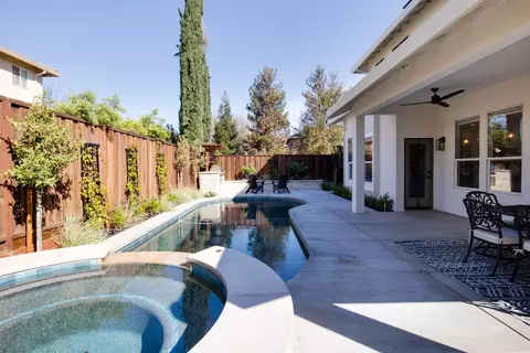 Exterior - 637 Rebekah Ct, Ripon, CA 95366 photo 3 of 16