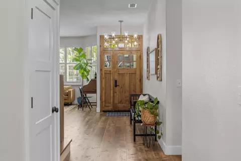 Entry Way - 637 Rebekah Ct, Ripon, CA 95366 photo 2 of 11