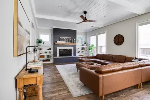 Living - 637 Rebekah Ct, Ripon, CA 95366 photo 5 of 6